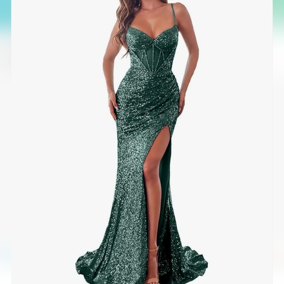 NWT Elegant Emerald Green Sequin Evening Gown - Picture 1 of 6